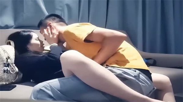 风骚美少妇兼职援交，饥渴难耐求欢
