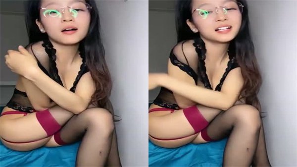 黑丝苗条巨乳眼镜骚妇口交挑逗老公激情操逼