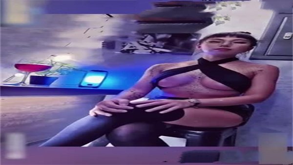 台湾小熊 爆乳网红疯狂求操 最后一次拍摄骚穴被狂干到腿软