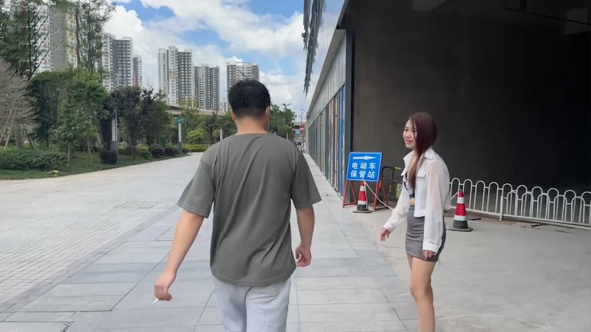 菲菲站街拉客遇猛男，带回家狂干爆操，内射到求饶
