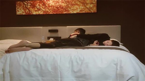 探花约操极品人妻，酒店爆操狂吸巨乳