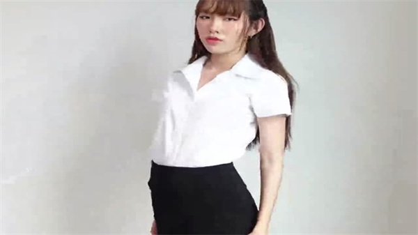 付费解锁顶流写真社GL频道，巨乳美模任君狂干内射