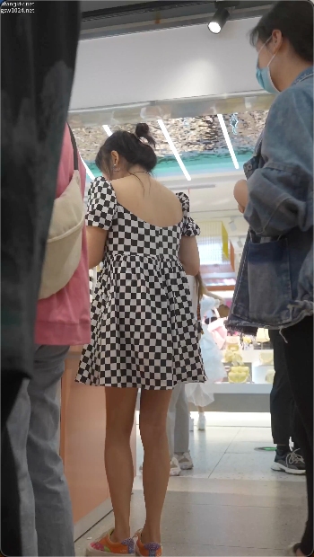 偷拍抄底微胖美女 巨乳肥臀 爆操内射