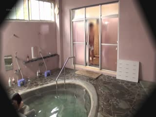OKYH-029 れん（21） 推定Eカップ 伊豆长冈温泉で见つけた女子大生 タオル一枚 男汤入